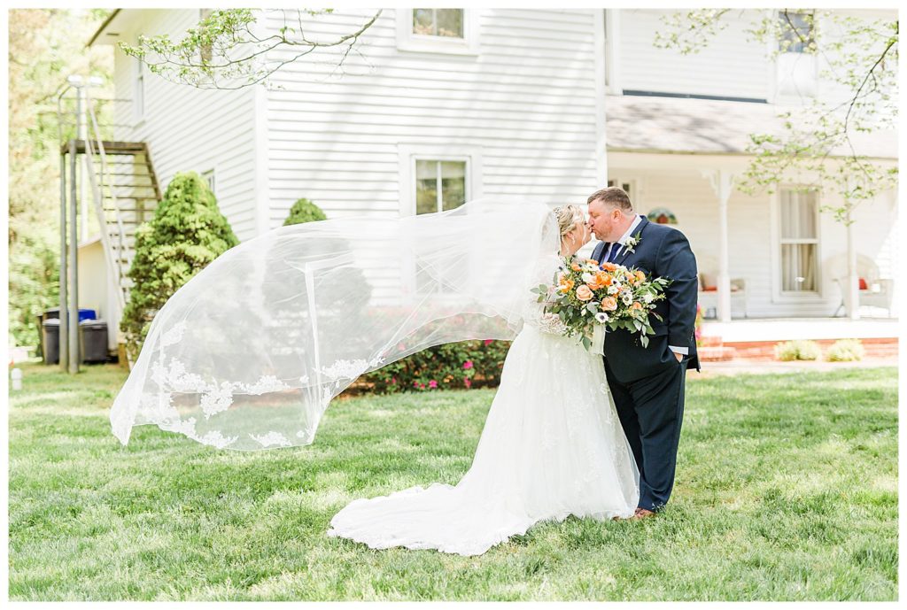 wedding at the rafters at st marks episcopal church in Huntersville nc