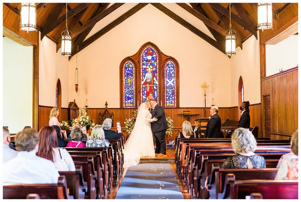 wedding at the rafters at st marks episcopal church in Huntersville nc